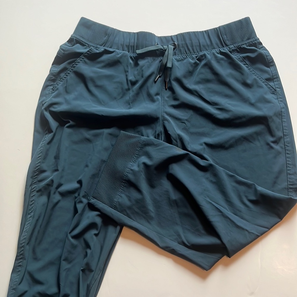 Champion women’s Capri Pants, Size L, Blue